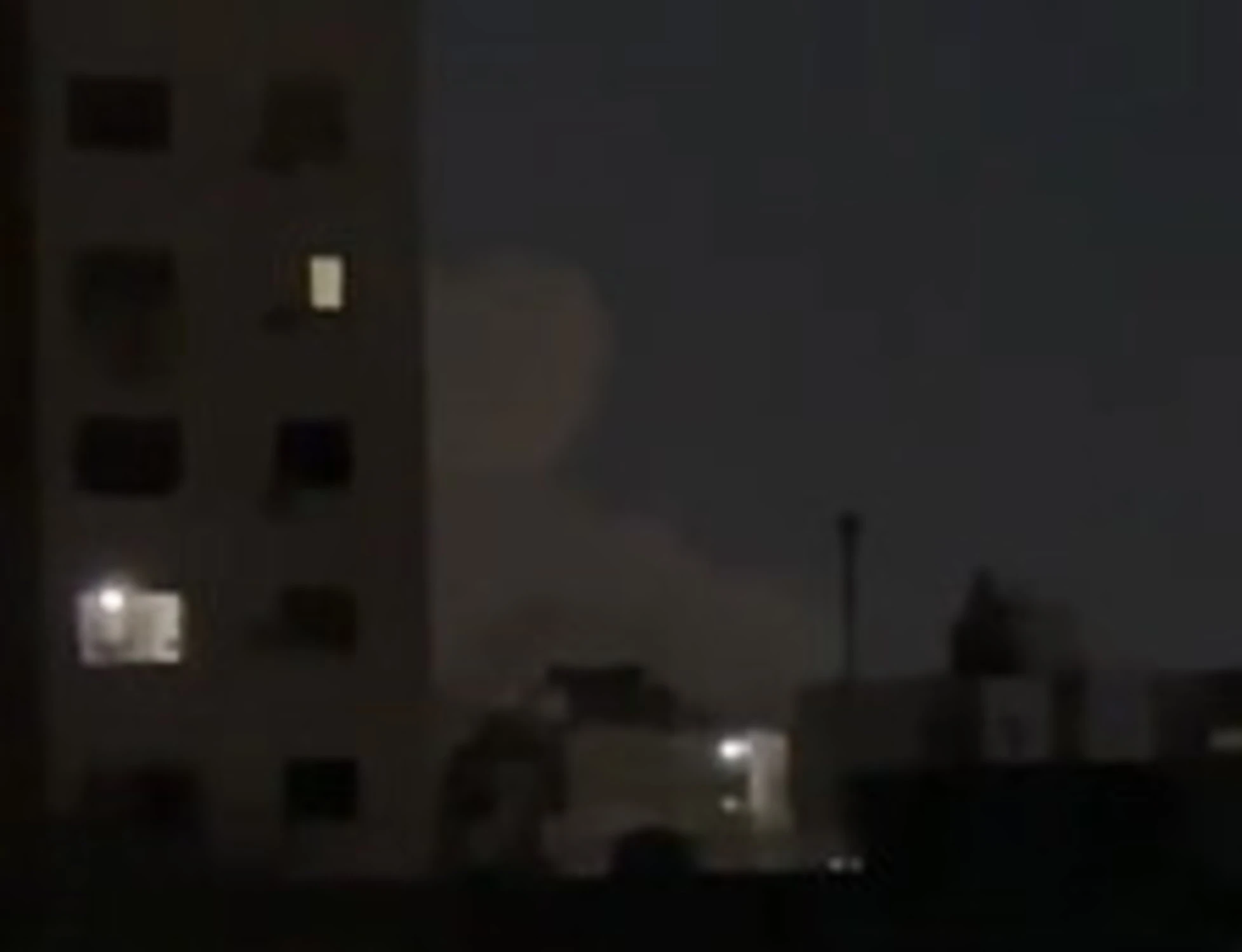 Iran, la diretta. Blitz a Beirut, ucciso uno dei capi di Hezbollah. Bibi-Trump in contatto, "pronti a qualsiasi scenario"