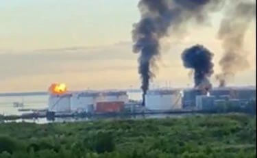 San Pietroburgo, doppio attacco da parte di Kiev: "Colpito anche il terminal petrolifero"
