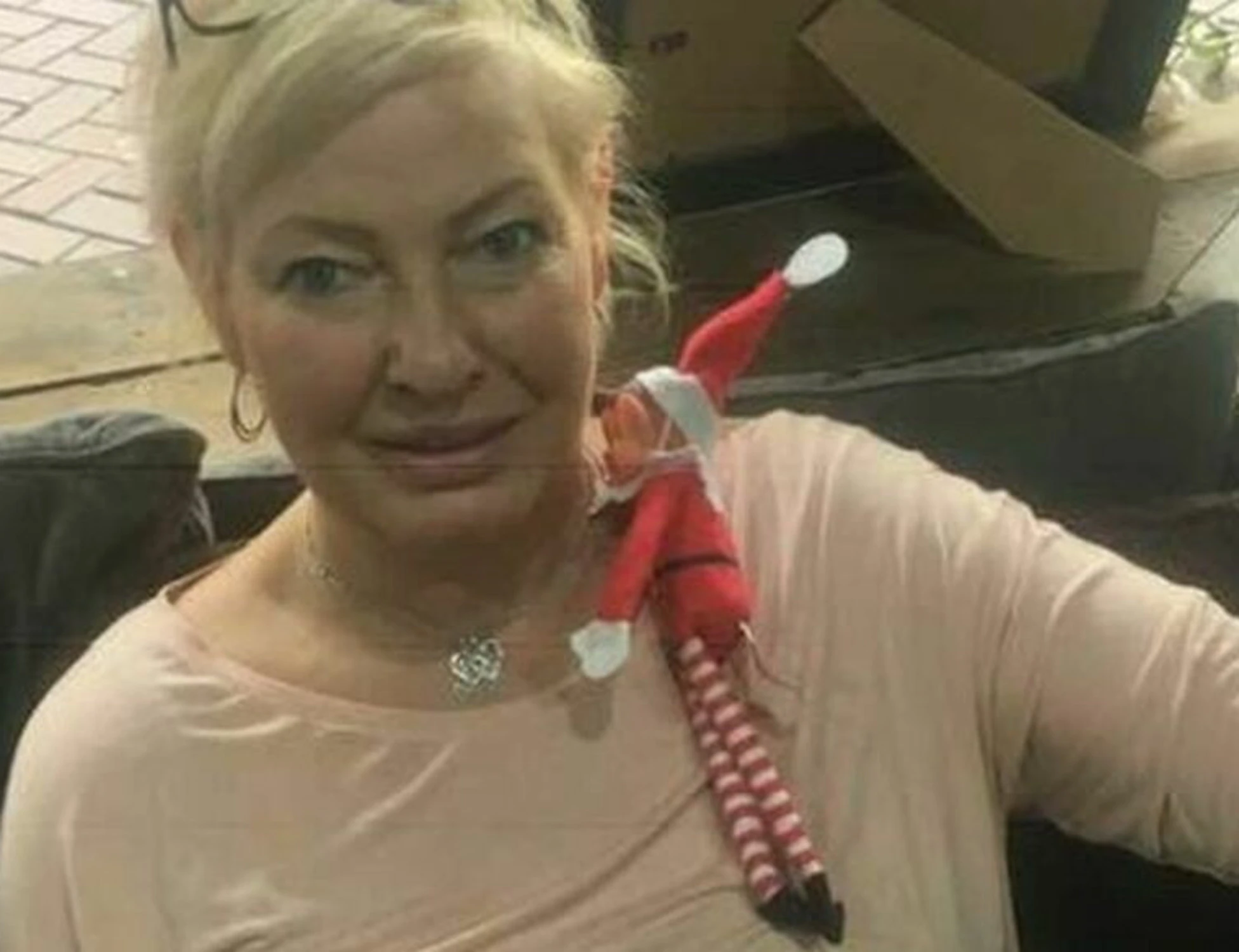 "Mia mamma graffiata da un cagnolino, pochi mesi dopo è morta", la tragica storia di Yvonne Ford