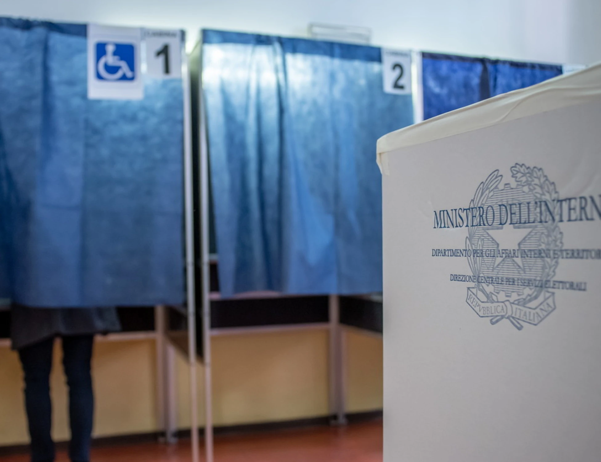 Ballottaggi, crollo nell'urna: il dato a seggi aperti, il centrodestra sogna