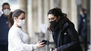 Bollettino: contagi e ricoveri, trend negativo verso Pasqua. Perché il 20 aprile sarà la data cruciale