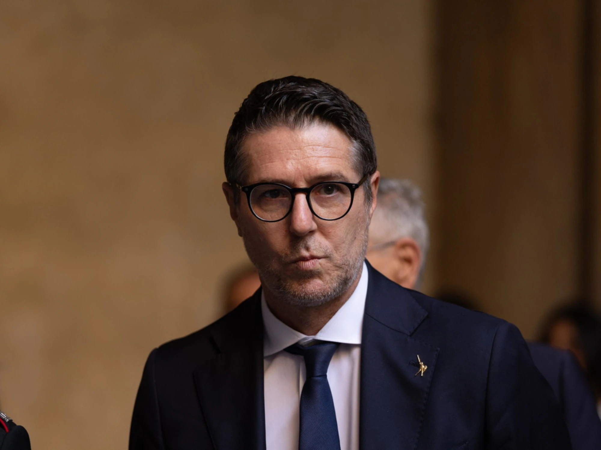 2 agosto, c'è Molteni? La sinistra insulta: "Negazionisti!", "Fascisti". Il sottosegretario non basta