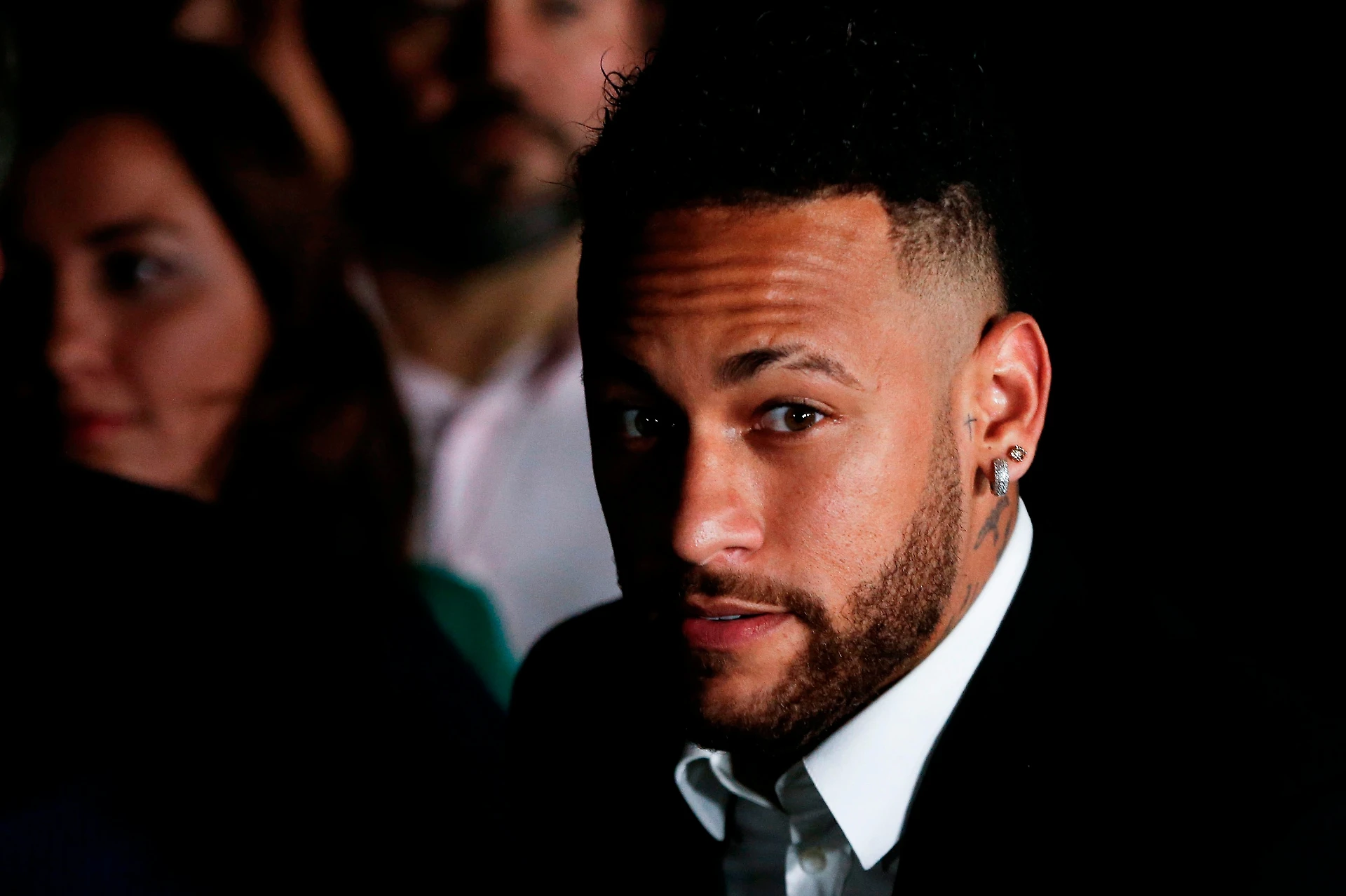 Neymar si difende dalle accuse di stupro: "Lei mi ha chiesto di frustarla"