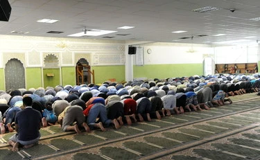 Piacenza, sottomissione all'Islam anche nel menu: cosa fanno sparire