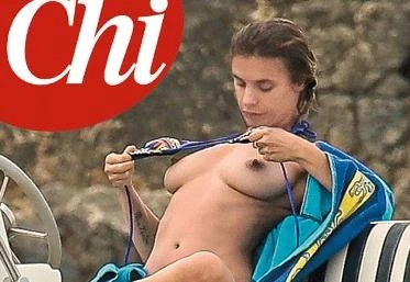 Elisabetta Canalis, topless in Sardegna