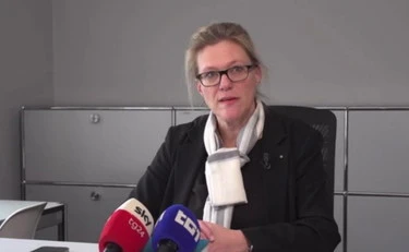 Crans, sveglia alle 4.30, famiglia e ufficio: ecco chi è la pm nella bufera