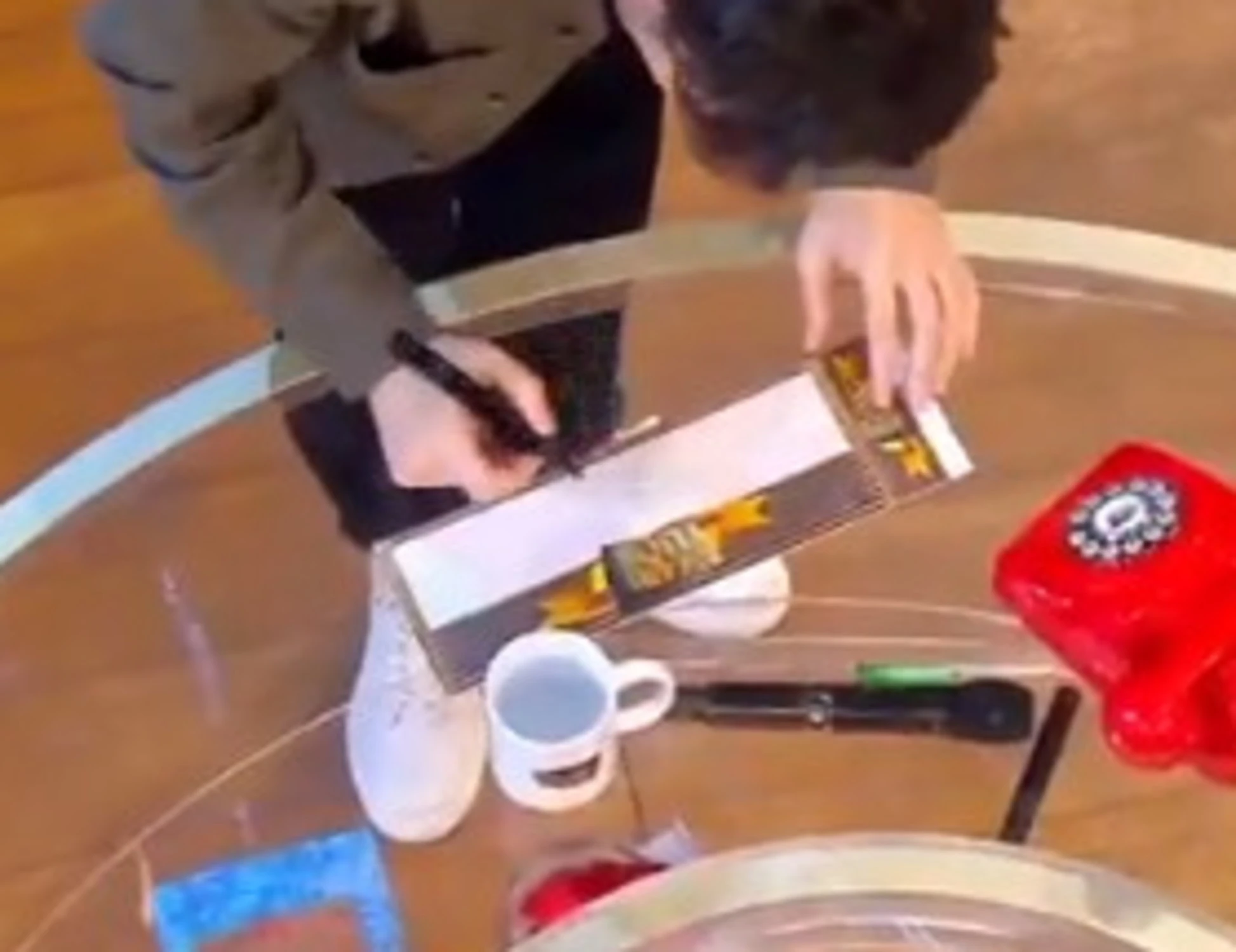 Affari tuoi, cosa scrive Herbert Ballerina: cala il gelo