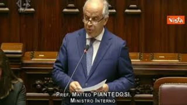 Scontri Torino, Piantedosi: Chi partecipa a cortei con delinquenti rischia di favorire impunità