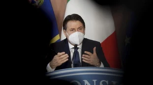 Palazzo Chigi a Matteo Renzi: "Se apre la crisi di governo, impossibile un nuovo esecutivo con premier Conte e il sostegno IV"