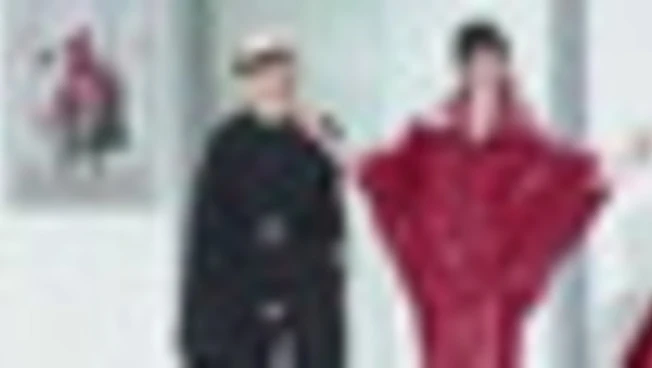 Seoul, Meryl Streep e Anne Hathaway ballano "Vogue", fan in delirio