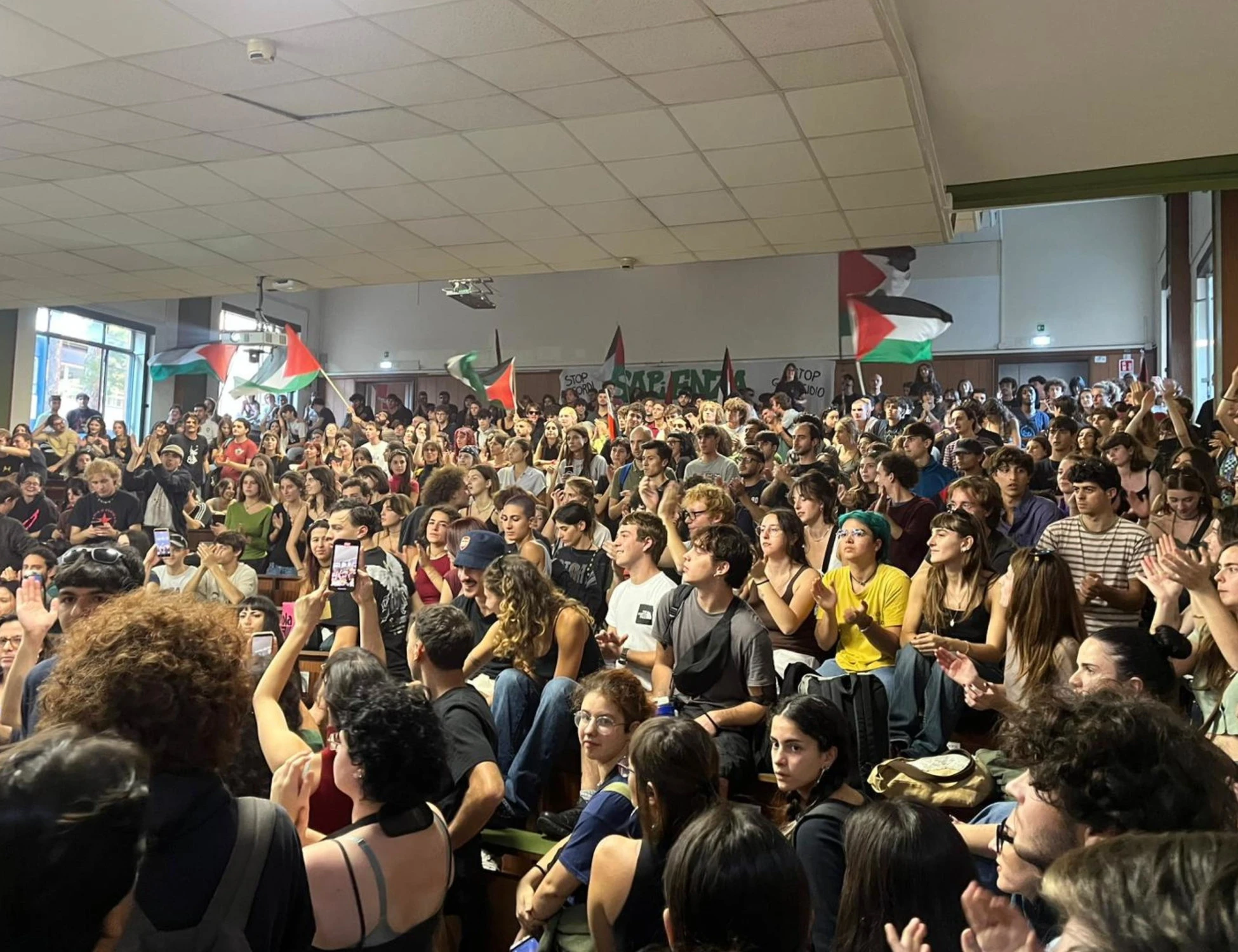 L'antisemitismo ormai viene con orgoglio: aggressioni, insulti, blocchi