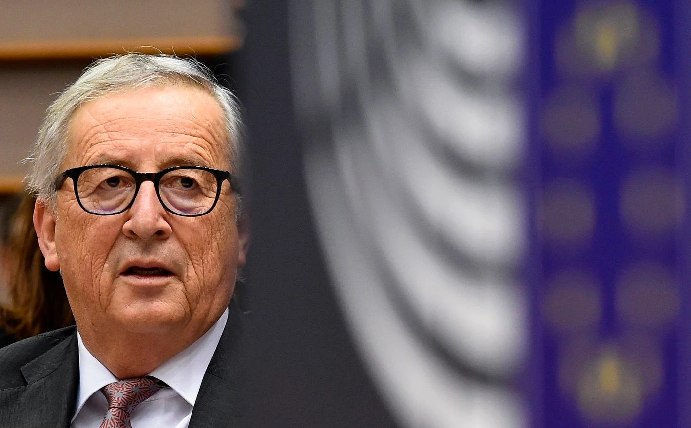 Commissione Europea, sfregio a Jean-Claude Juncker: compare un enorme pene
