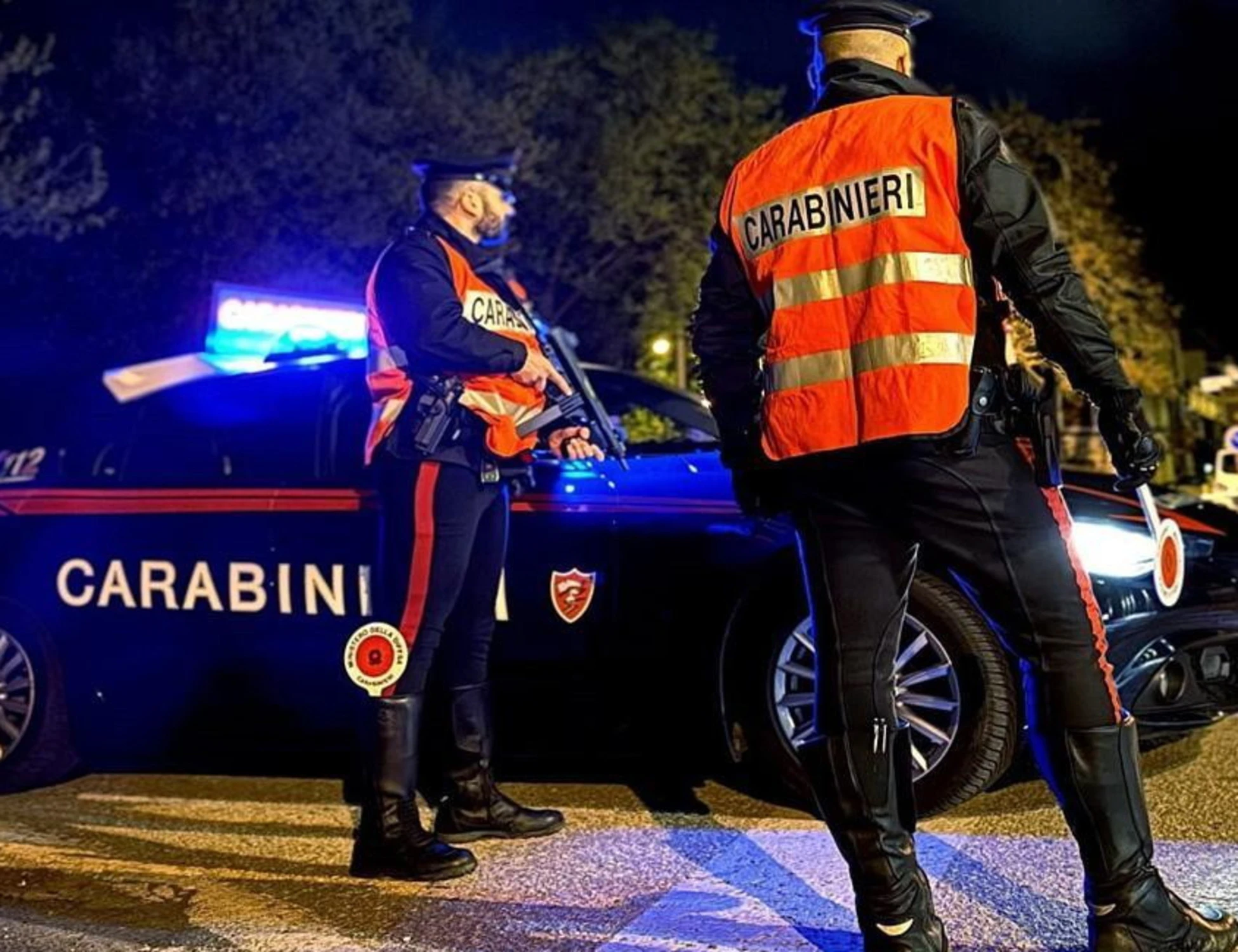 Cogne, chiede aiuto a un carabiniere ma poi lo investe: arrestata donna francese
