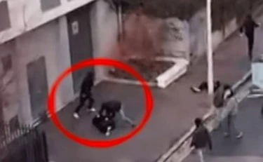 Deranque ucciso a pugni dagli antifascisti, la foto che polverizza Avs