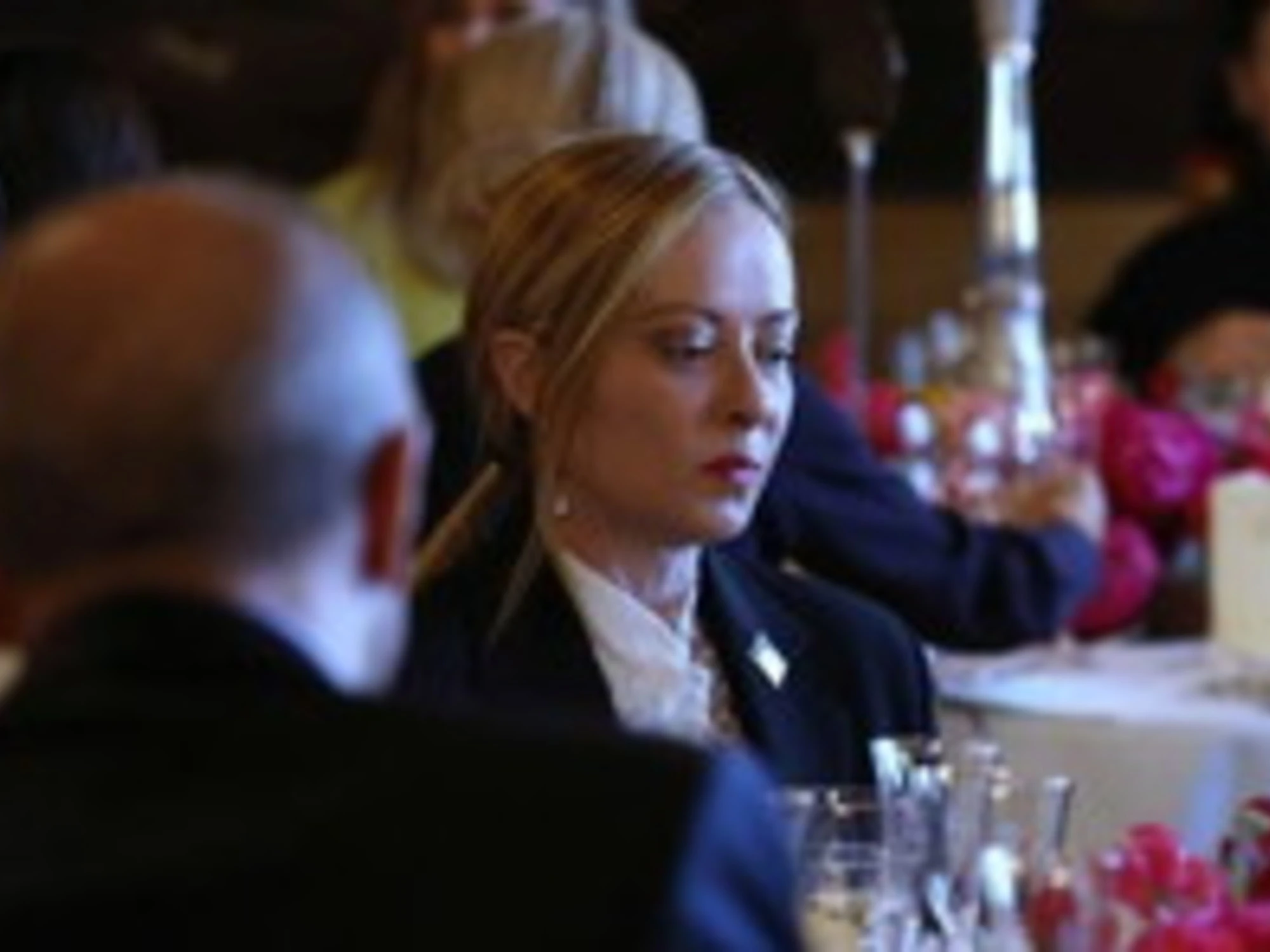 Giorgia Meloni, occhio a Trump al suo fianco: la foto spappola fegati a sinistra