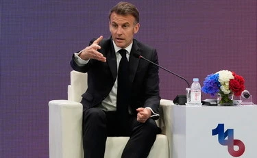 Macron double-face. E l'Iran fa passare le navi dei francesi