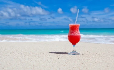 Milano, spiaggia turchese e acqua caraibica a due passi dalla città: ecco dove