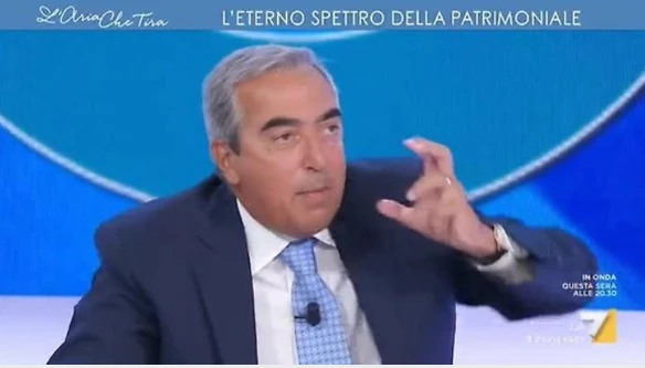 Maurizio Gasparri contro Renzi: "alla ricerca di delusi? Si metta davanti ad uno specchio"