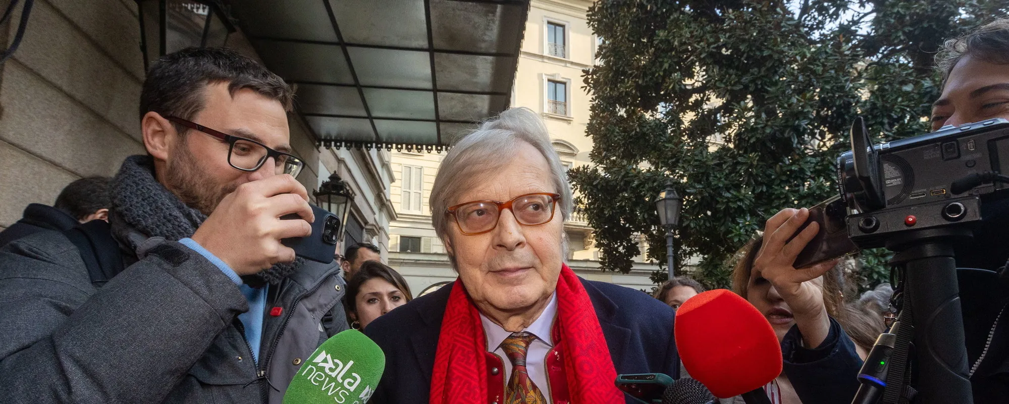 Quadro rubato? Vittorio Sgarbi assolto: l'ultimo flop