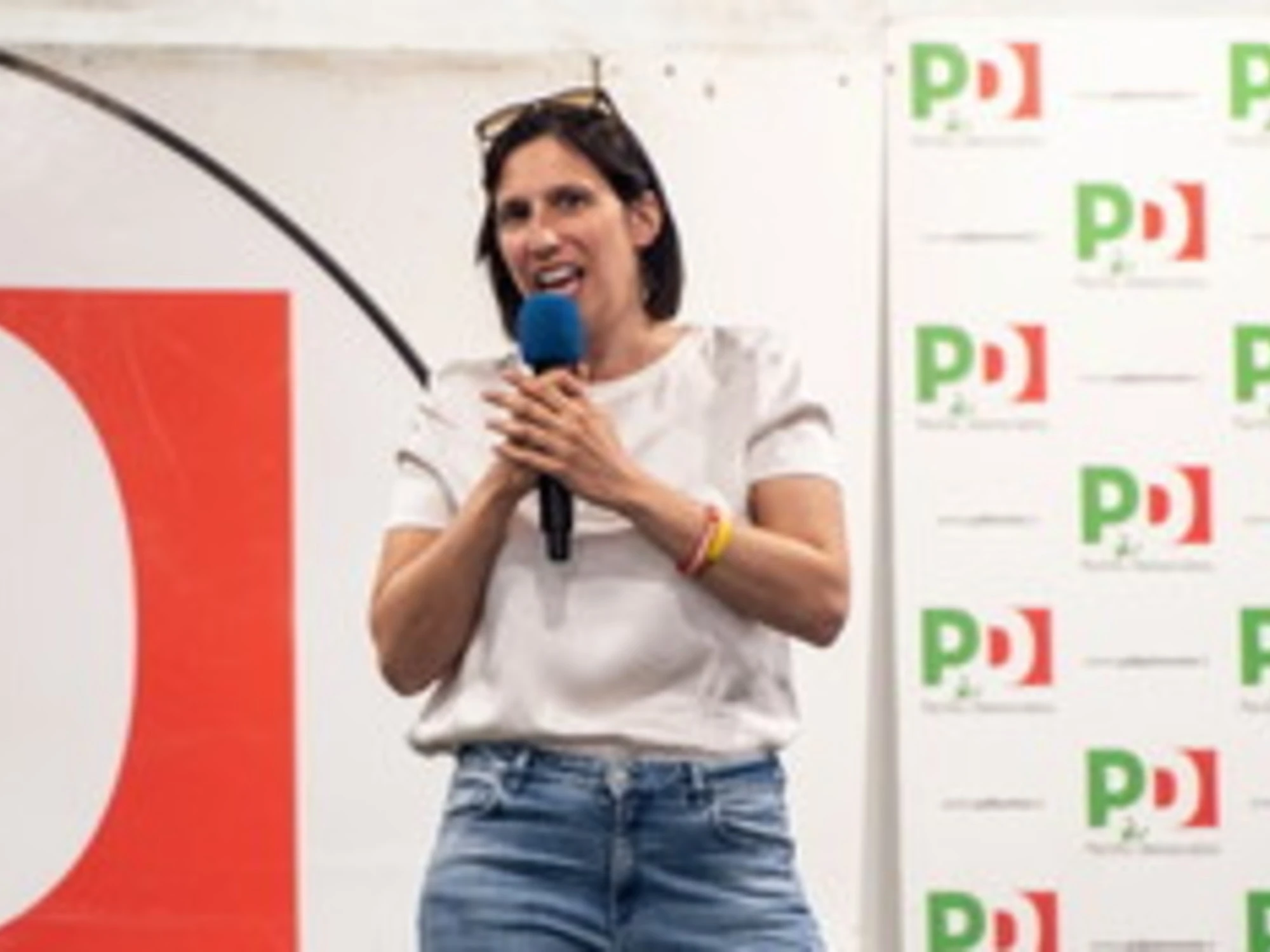 Schlein ora si inventa il santo antifascista: com'&egrave; ridotta