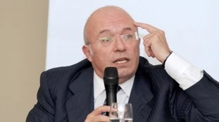 Silvia Romano, la difesa di Francesco Storace: "La preferivate in una bara? Spiace per il velo, ma il sorriso mi ha conquistato"