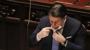 Giuseppe Conte, indiscrezioni dal Senato: le telefonate in pausa pranzo per convincere i "responsabili"