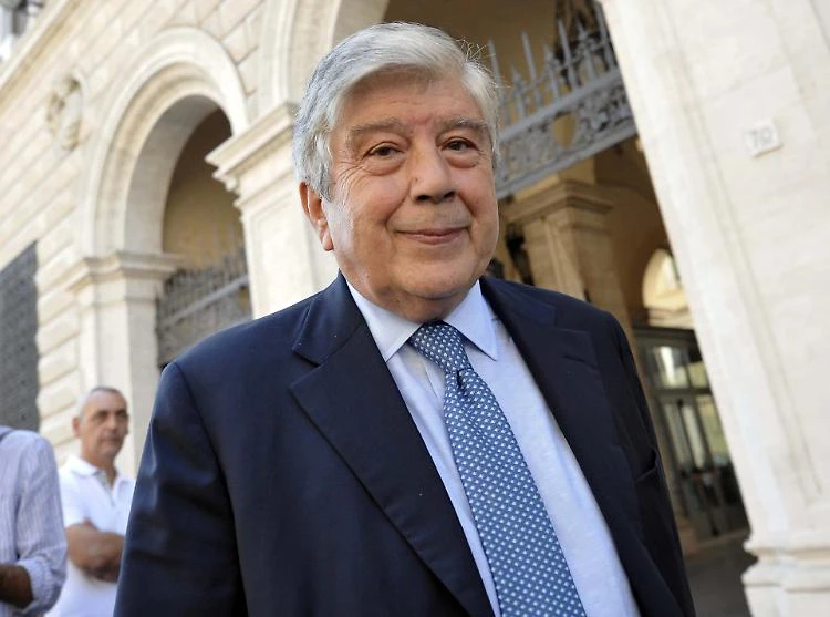 Giacomo Caliendo, svaligiata la casa del senatore di Forza Italia: bottino da 10mila euro in gioielli