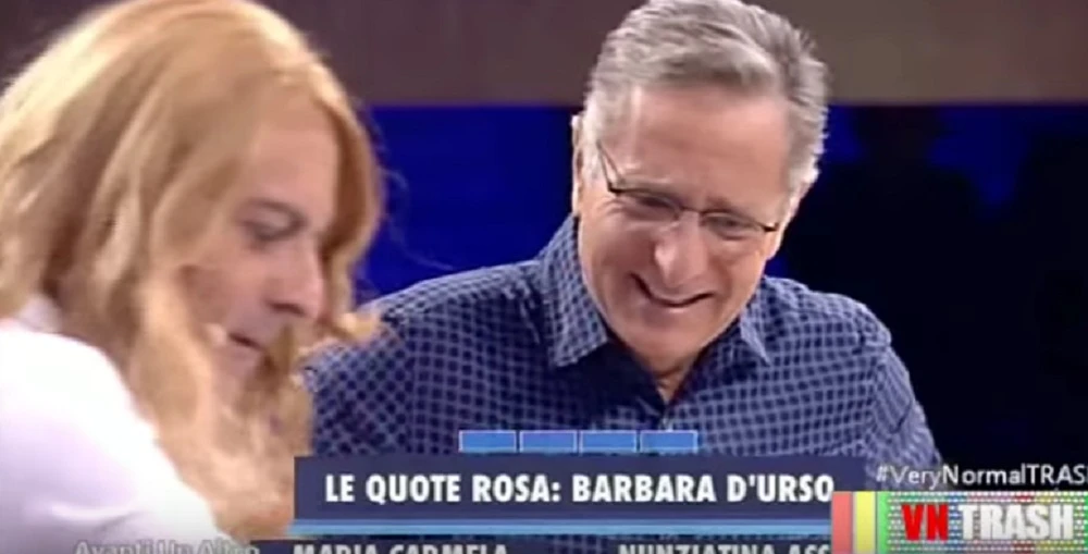 Paolo Bonolis contro Barbara D'Urso: "Lasciamo stare, tanto lei...". Guerra a Mediaset