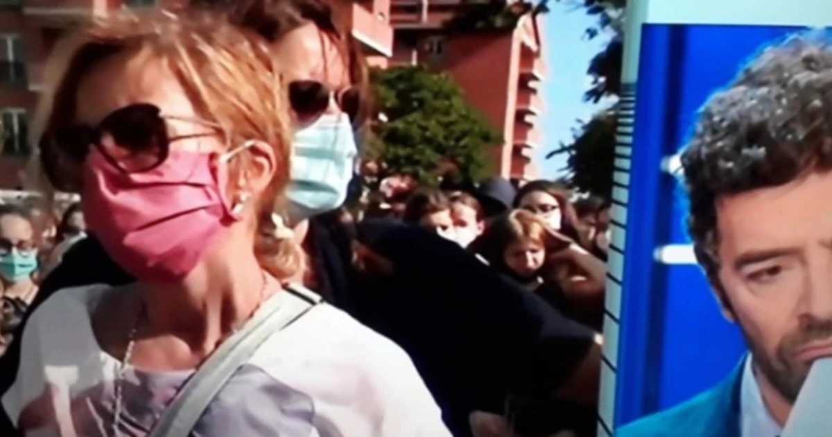 La Vita in Diretta, il racconto della mamma di Mattia Roperto: "Prima di uscire mi aveva detto 'ti amo, tu lo sai'"