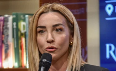 Silvia Salis, la grande manovra nel Pd: lei al posto di Elly Schlein?