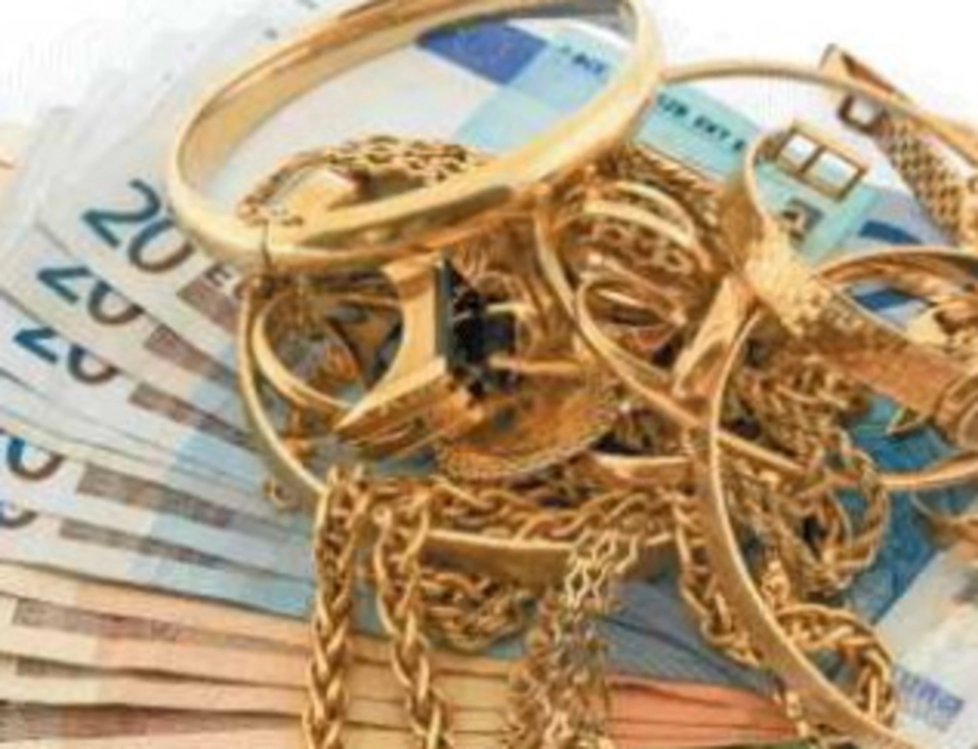 Compro oro, "da noi ereditieri e barboni": come valutano davvero gioielli e clienti