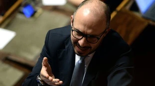 Matteo Salvini contro Faraone: "La vergogna della sinistra anti-italiana". Il renziano denuncia Musumeci, spunta questa foto