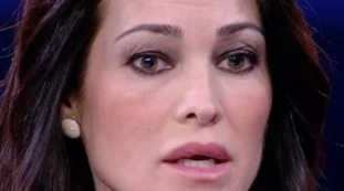 Manuela Arcuri abusata sul set: "Quel depravato, dove ha messo le mani", un racconto da brividi