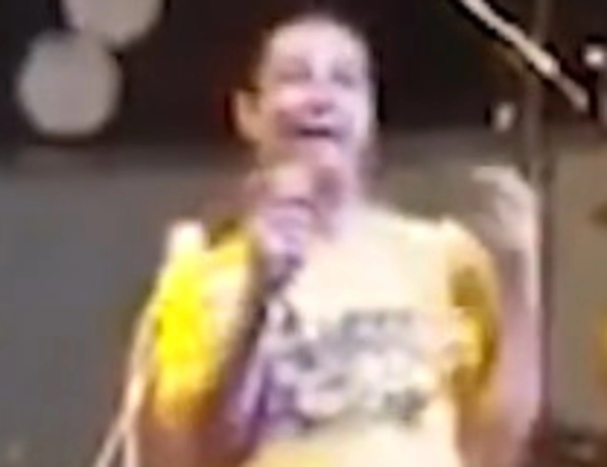 FdI inchioda il M5s con questo video: "Come si cambia la poltrona"