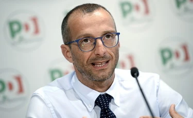 Matteo Ricci, il M5s rosola il candidato: "Prima chiarisca in Procura"