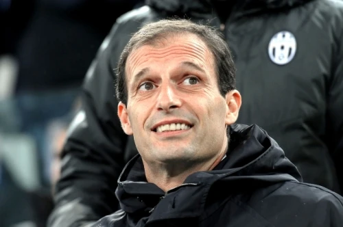 "Sei bellissima...". Allegri, la dichiarazione d'amore piove su Twitter. A chi si "dichiara"...