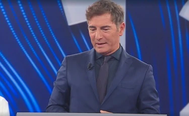 https://media.liberoquotidiano.it/5wqHde8C4v-5XiB1pOIfVtDYBkl3jHEQ2PpVd2YDRrY/width:800/quality:90/aW1hZ2VzLzIwMjUvMTAvMjAvMTcwMTE2NTgyLTNjOWU1ZDQ4LTEyOTAtNDEzZC1hNGE2LTgyYzA4Yjc0ZjdlNi5qcGc.webp