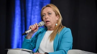 Giorgia Meloni, l'attacco a Renzi e Zingaretti in una foto: "Ma lo sanno di essere al governo?"
