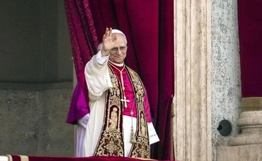Papa Leone, "dimissioni oggi e domani subito Angelus". Le parole (improvvide) di monsignor Parolin