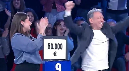 Affari Tuoi, il sospetto sui pacchi di Nicola: "Aveva soldi, era chiaro..."