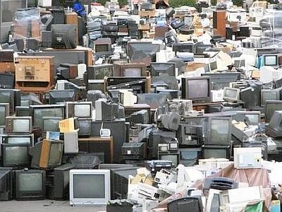 In mostra i lavori dei detenuti che trasformano i rifiuti elettronici in opere d'arte