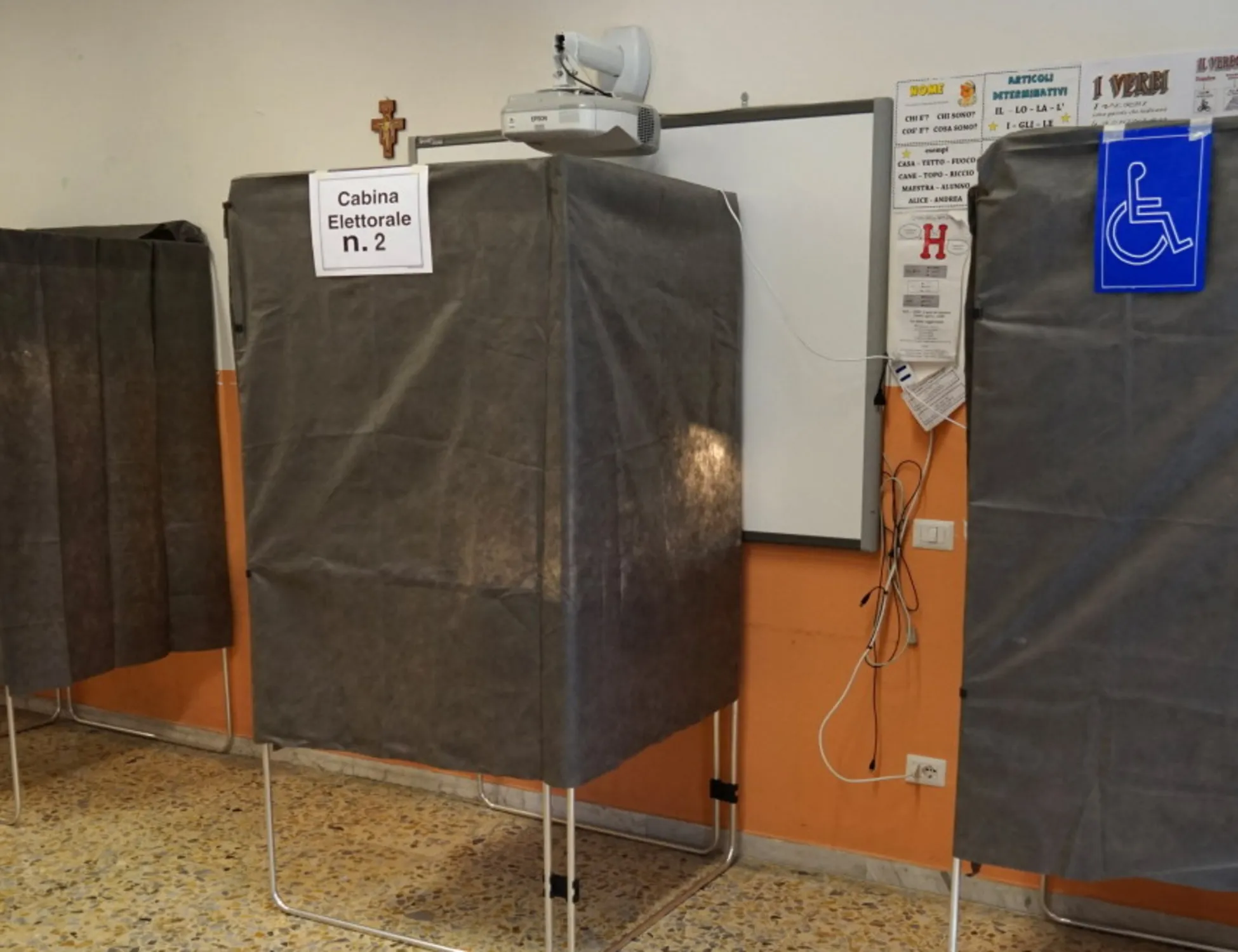 Foto nella cabina elettorale: chi finisce nei guai a Catanzaro