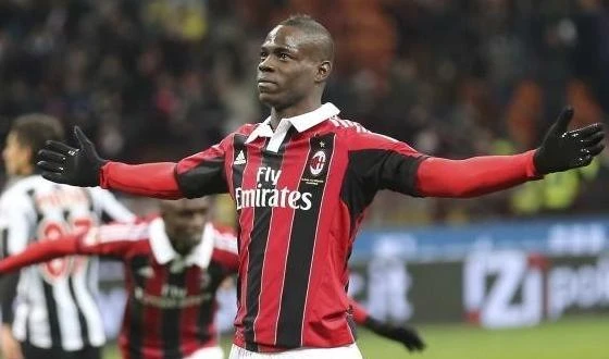 Prima granadi Balo rossoneroPrende la multae litiga coi vigili