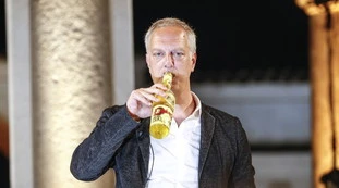 Fenomenologia di Scurati, travolto dalla potenza di M.