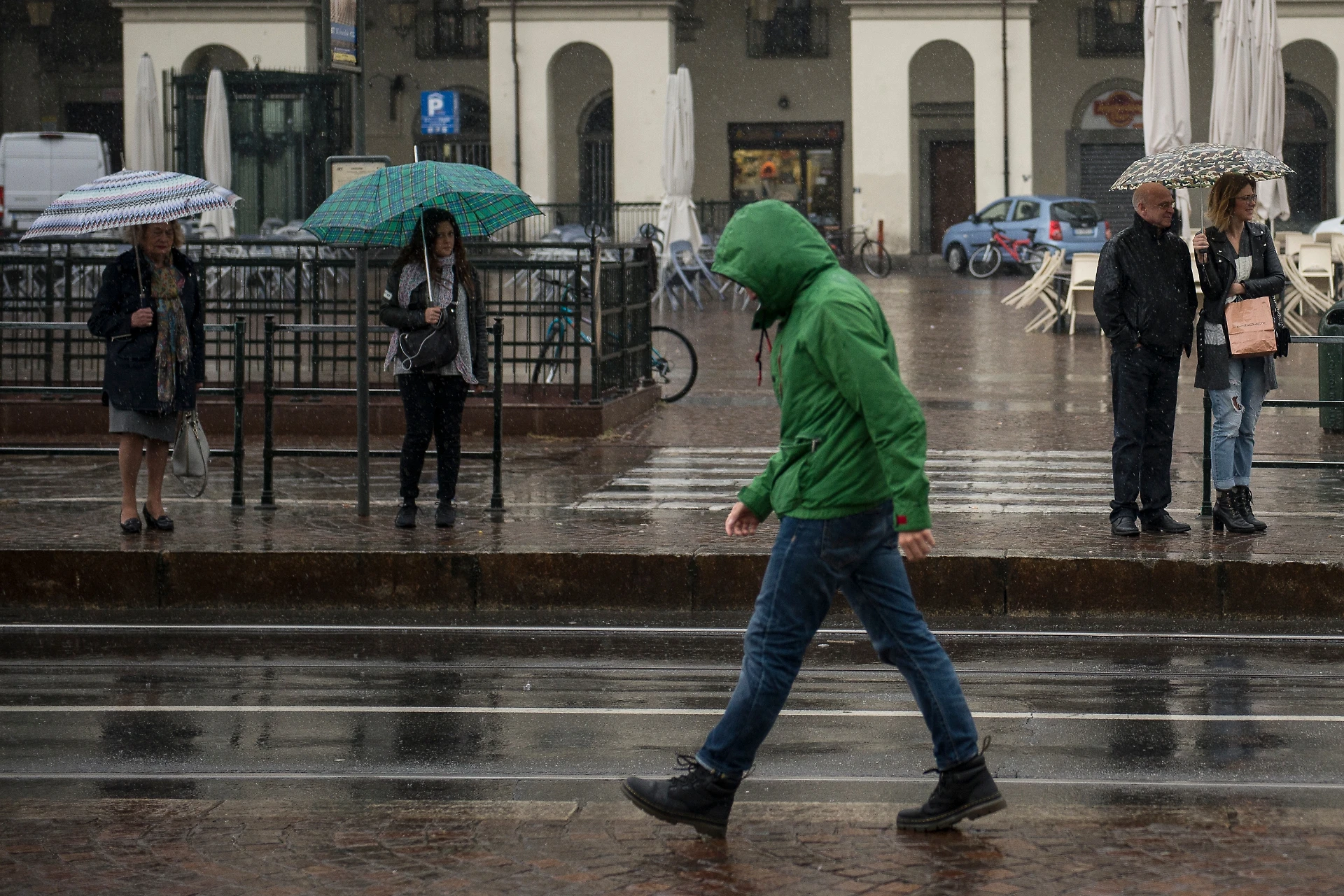 Meteo, le previsioni nefaste sul weekend elettorale: l'estate era un'illusione, mezza Italia sotto la pioggia