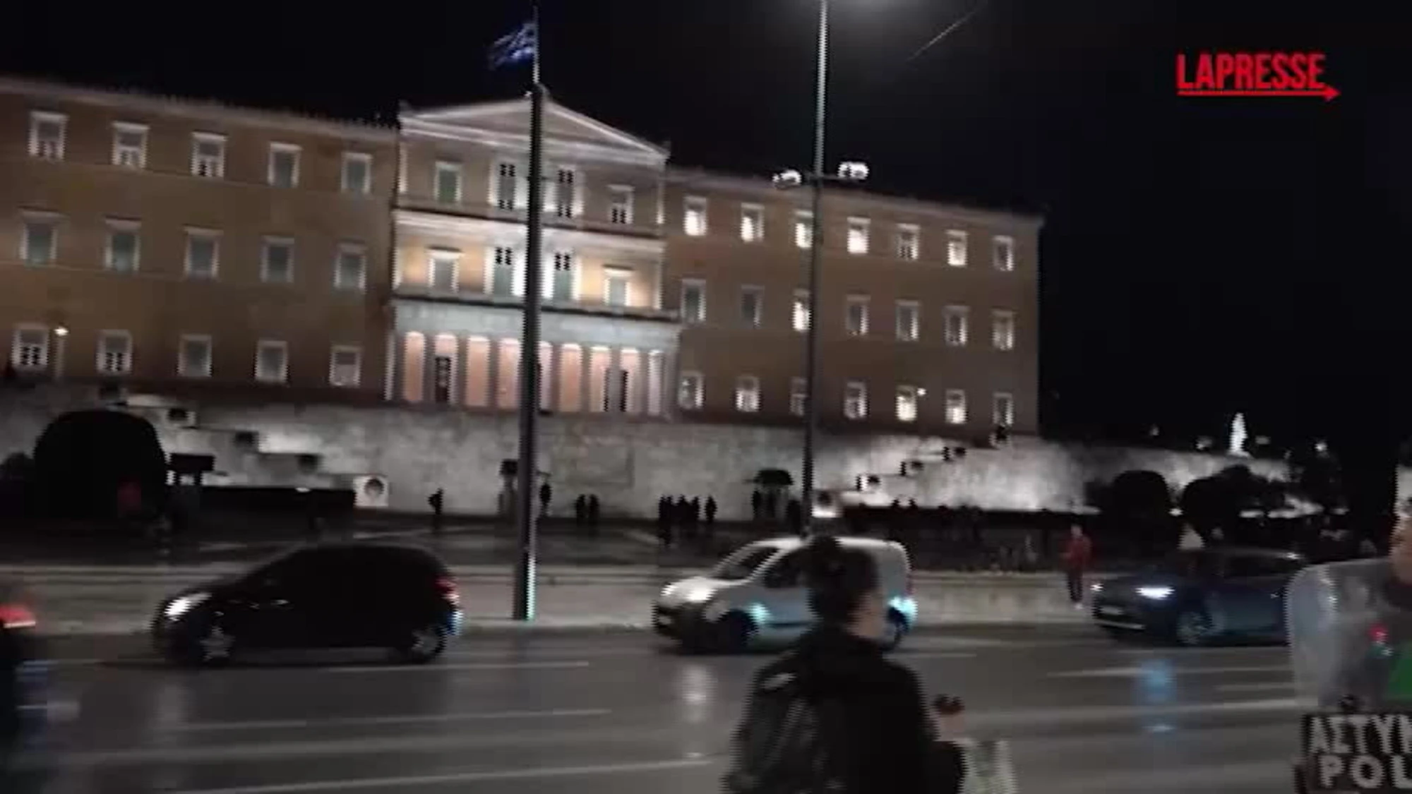 Migranti, tragedia nel Mar Egeo: proteste ad Atene contro la Guardia costiera