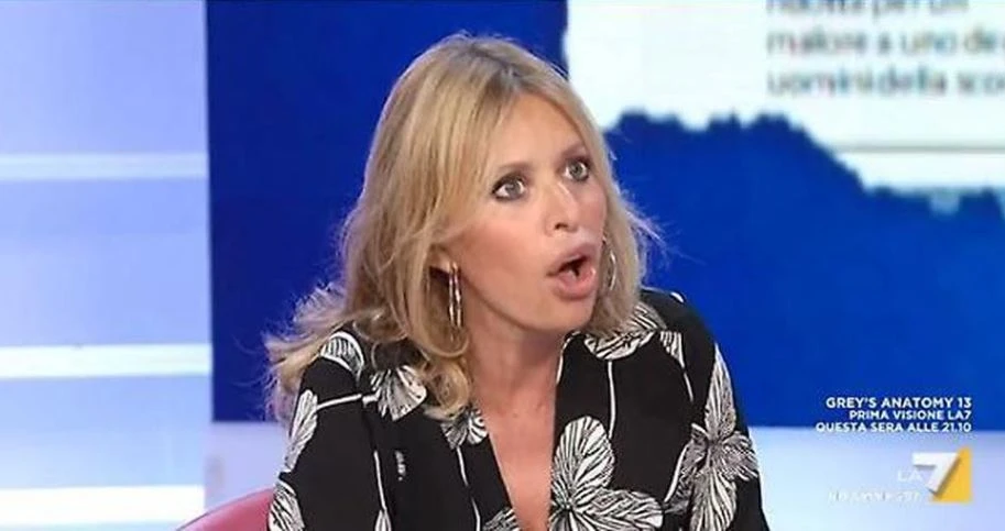 Alessandra Mussolini abbatte Virgina Raggi: "I pini fascisti roba da Tso. La vuoi sapere la verità sul Duce?"