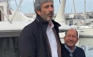 Fico sale sul gozzo e fa lo show anti-FdI: travolto dalle critiche