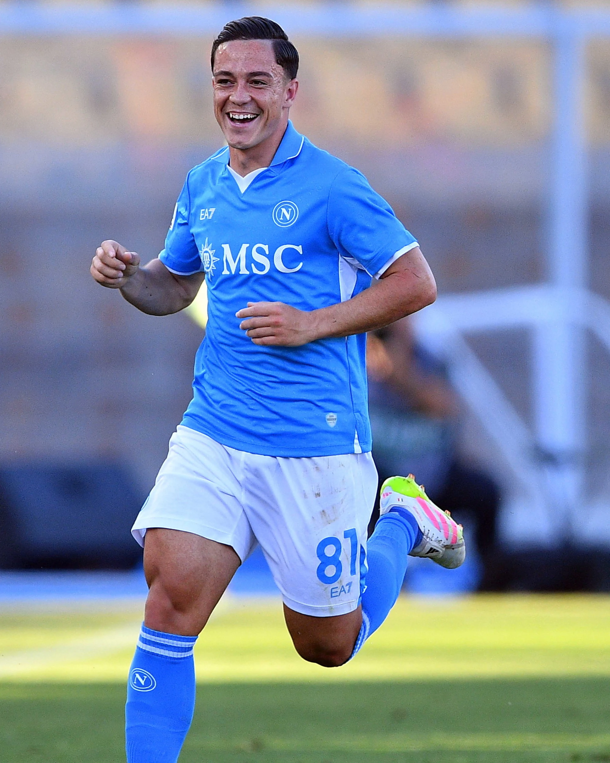 Napoli, vittoria di corto muso sul Lecce: scudetto sempre più vicino