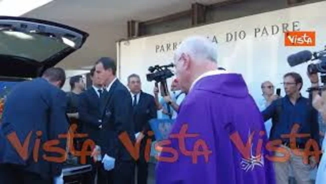 https://media.liberoquotidiano.it/63POYcaduAw9YxO3egP6OkppLr_45TiDpa6JUY_Vhnw/width:800/quality:90/aW1hZ2VzLzIwMjUvMDkvMDQvMTY0ODEzMTQwLWM0NGM5OTg5LTdhNDctNDQ2Yi05NjdjLTM0NTNlMjJlYjM1YS5qcGc.webp
